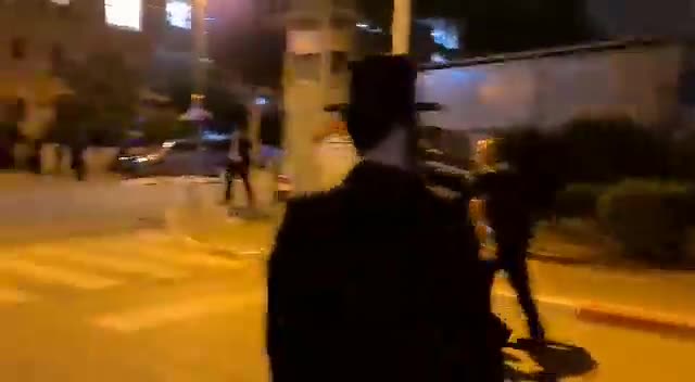 Israeli police cruel brutality against Jews, ליד ביהמ