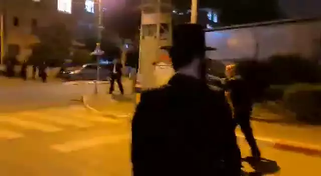 Israeli police cruel brutality against Jews, ליד ביהמ