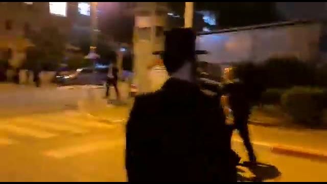 Israeli police cruel brutality against Jews, ליד ביהמ"ד סאטמאר בני ברק