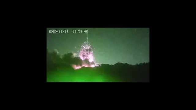 Laser beam and Volcano eruption - 2020/12/17 - Sakurajima, Kagoshima, Japan | @SECRET SPACE TUBE