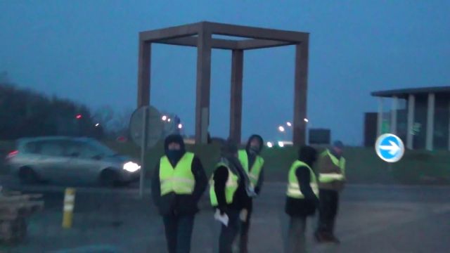 Yellow Vest Twilight FM Cube Roadblock & Inferior Communist Products from AS Adventure Ayacucho