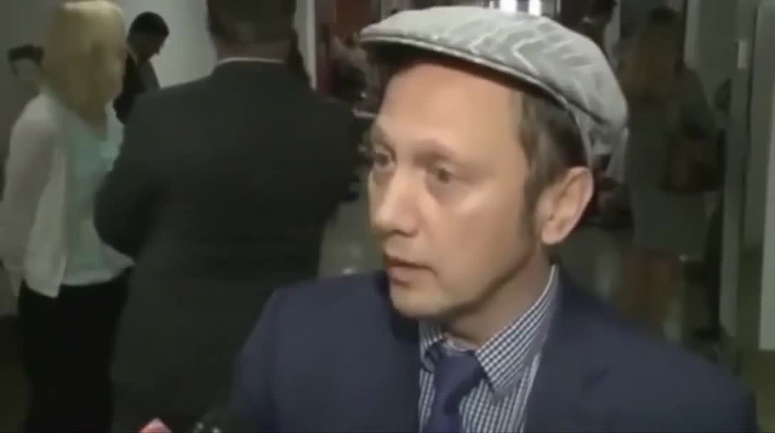 השחקן הקומיקאי רוב שניידר מדבר נגד חיסונים