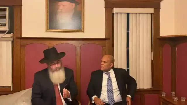 Rabbi Yitzchok Dovid Smith with Dr.  Lewis discussing these trying times VIDEO