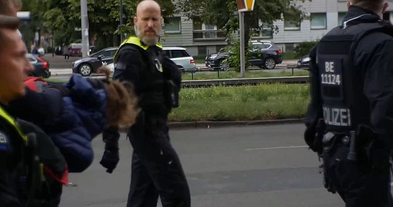 Polizei: Menschlichkeit war gestern!