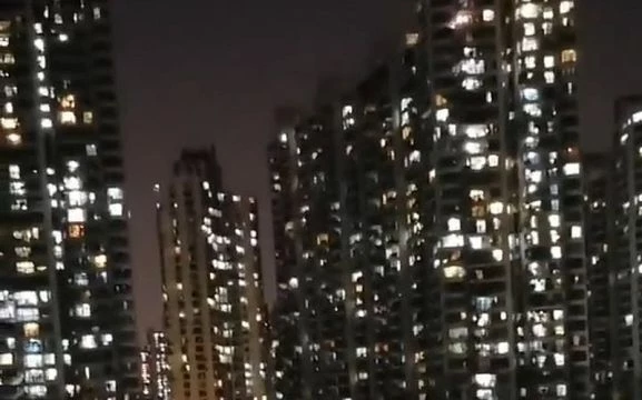 NoCovid-Hungerkrise in Shanghai: Menschen schreien ihr Leid verzweifelt von ihren Balkonen