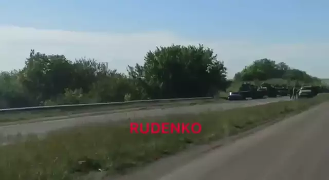 11 Kilometer langer russischer Konvoi fährt in den Donbass