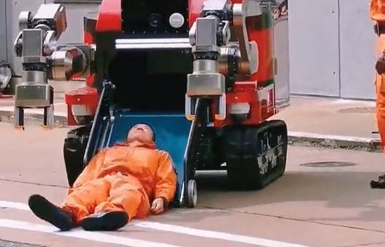 Roboter sammelt vollautomatisch mgliche VerletzteTote auf