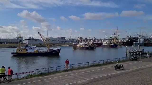 Bauernproteste Niederlanden: Fischer blockieren Hfen