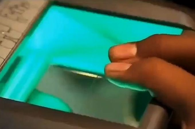 Kontrolle jeder Identität und Kontrolle aller Transaktionen