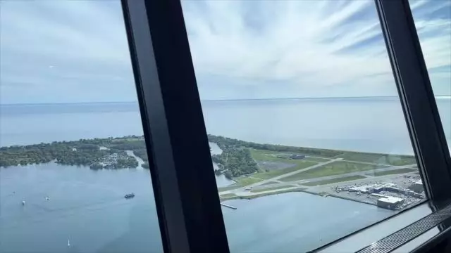Chemtrails from the Top of CN Tower Toronto