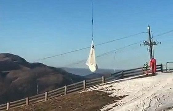 Der Schnee fürs Skigebiet Gstaad wird eingeflogen