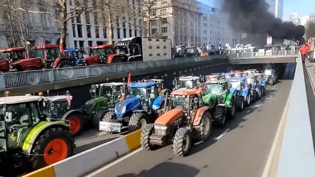 2700 Traktoren legen Brüssel lahm
