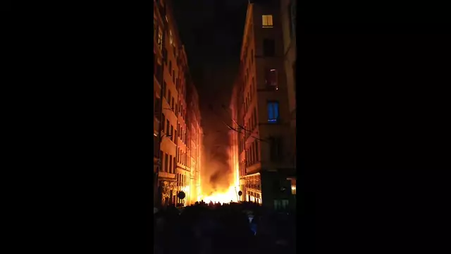 Nach Macrons Fernsehansprache: Frankreich brennt vor Wut!