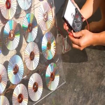 Turn your CD,DVD into a solar panel