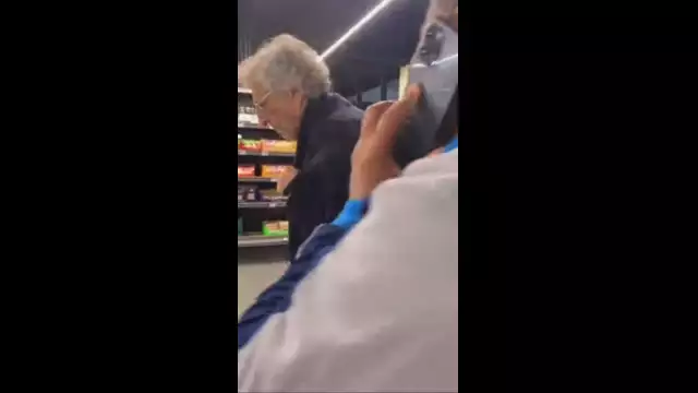 (21-7-2023) Piers Corbyn pays with cash at a cashless Aldi, this is how you defeat the globalists