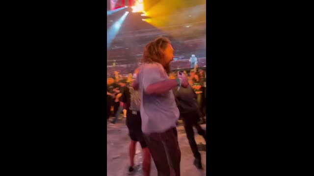 Moshpit mit Momoa
