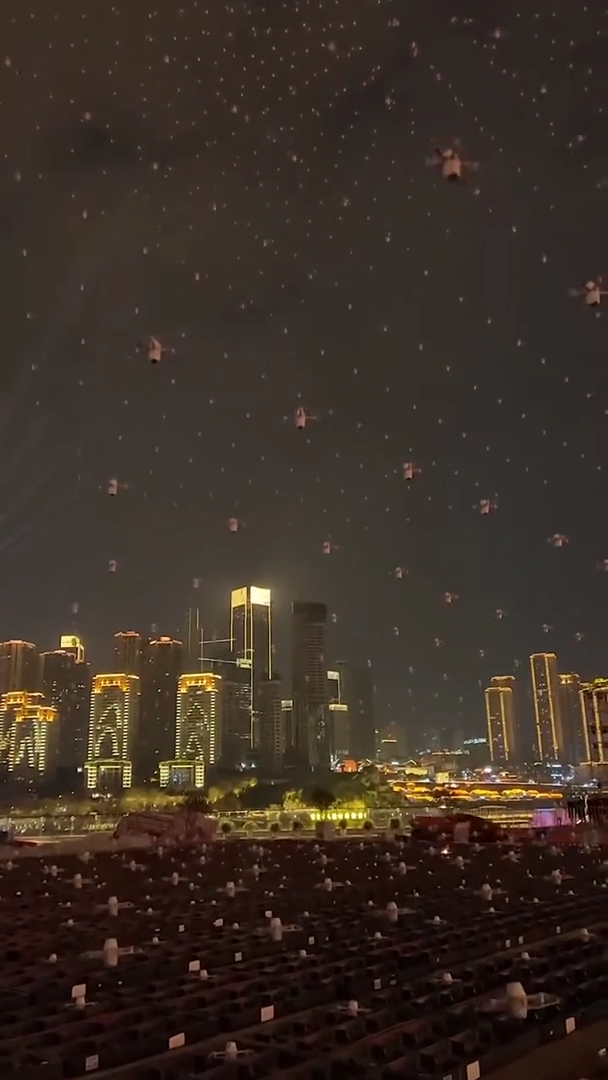 The Chongqing Spring Festival Gala drones, landing gracefully like a synchronized swarm of bees