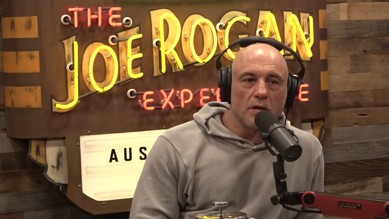 האם הנחיתה על הירח התרחשה באמת? בארט סיברל מתארח אצל ג'ו רוגן